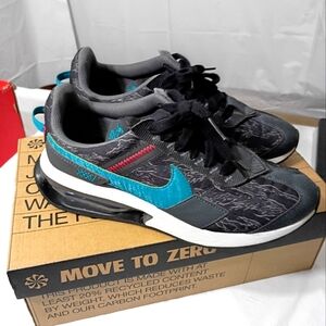 Nike Air-Max Pre Day SE Size 8M / 9.5 W